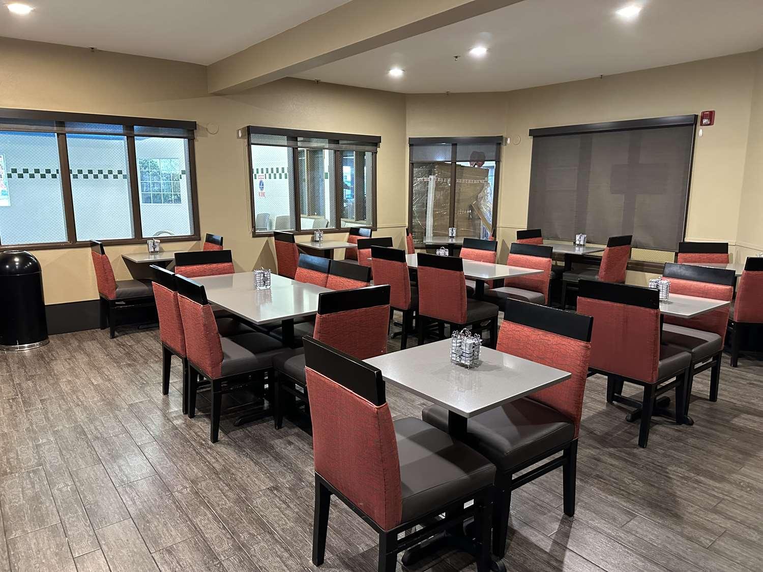 Best Western Columbia River Waterfront Hotel Astoria Bagian luar foto